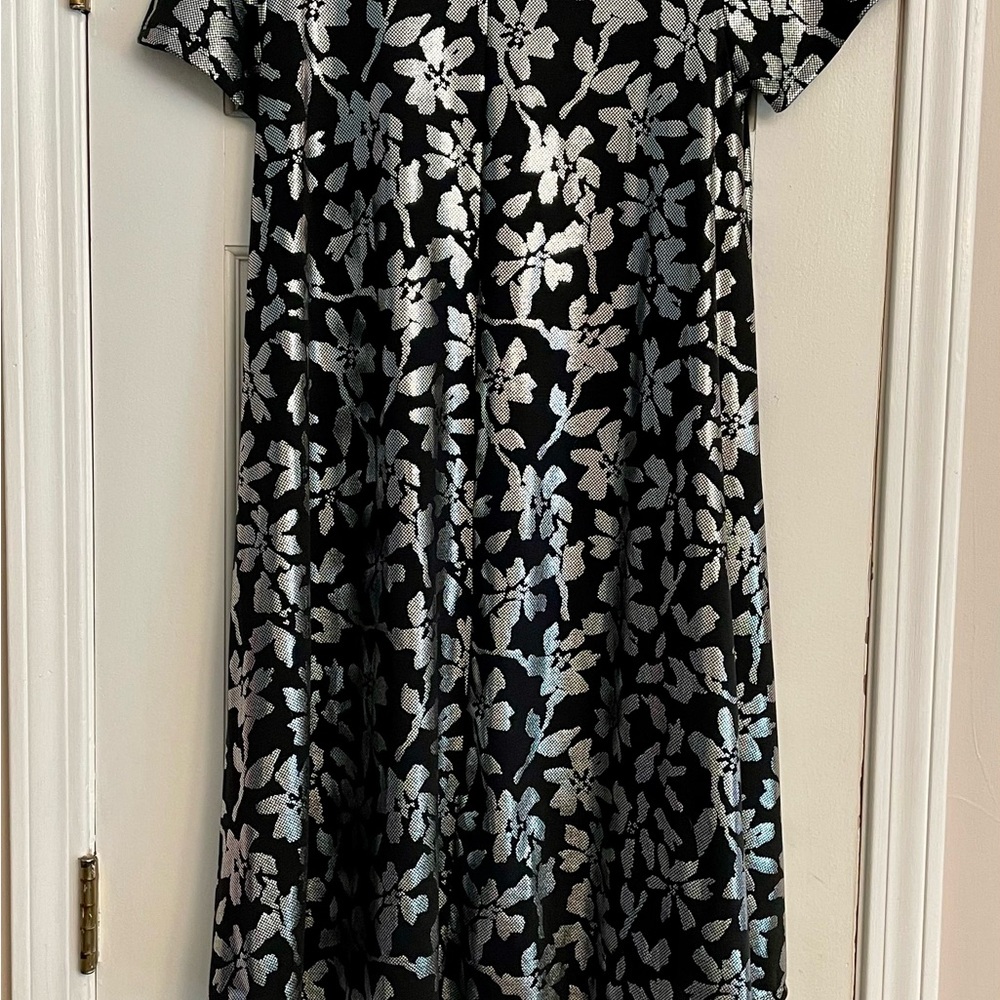 Gorgeous XS Black & Silver Floral LuLaRoe Elegant Carly Swing Dress Fits 2 to 8 - Picture 7 of 11